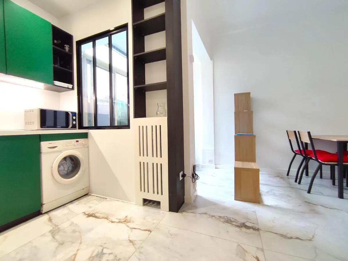 Garden Level Nearby Beach Nice Apartment