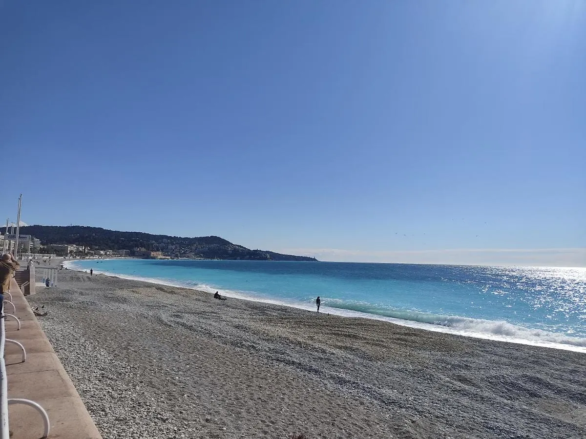 Garden Level Nearby Beach Nice Lejlighed
